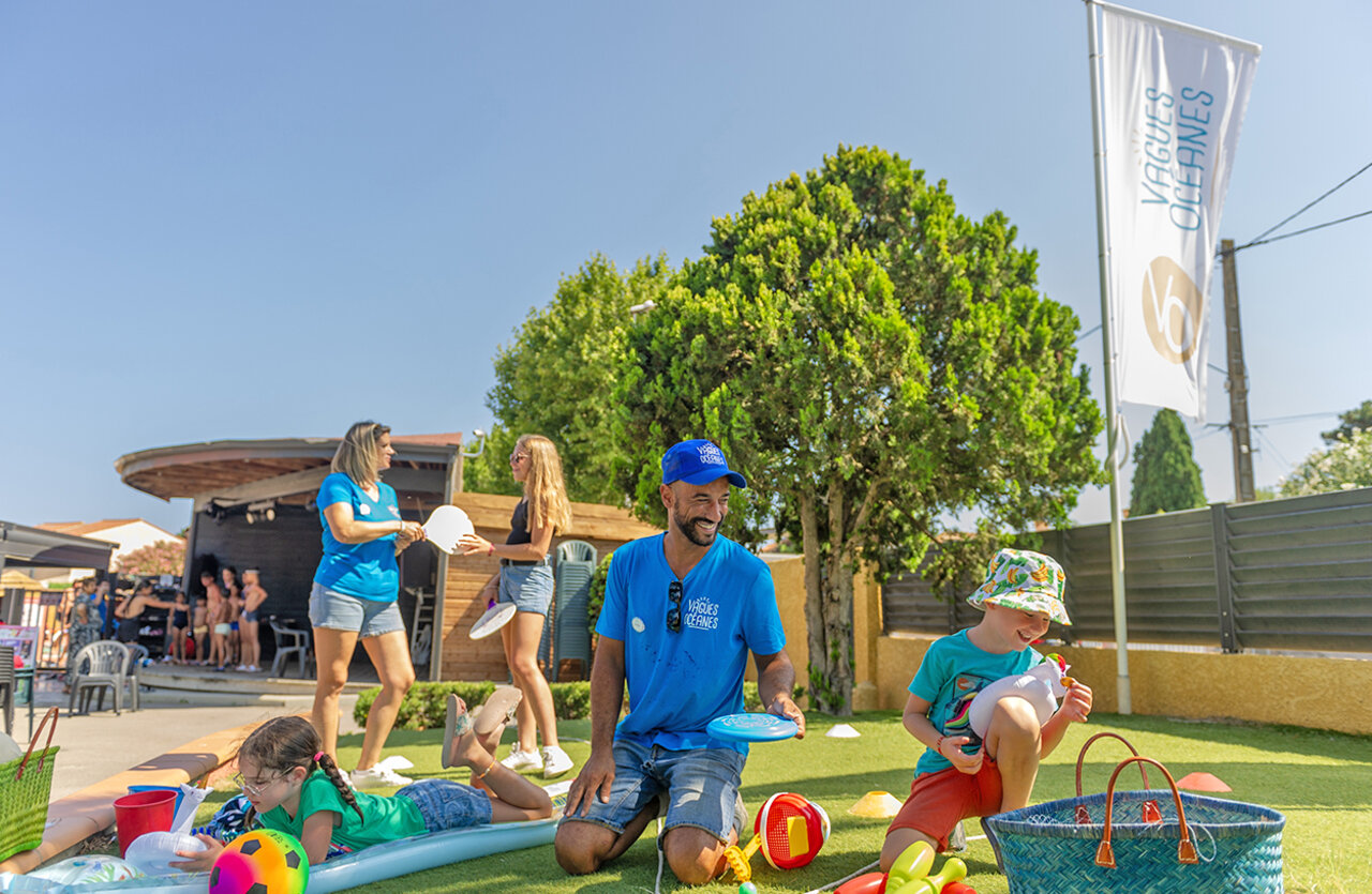 Animaci�n y juegos al aire libre para ni�os en el camping VAGUES OCEANES Marinette en Ste Marie La Mer (66).