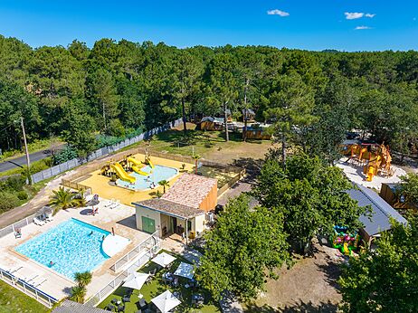 Piscinas y toboganes camping CLICOCHIC Médoc Bleu Carcans (33).