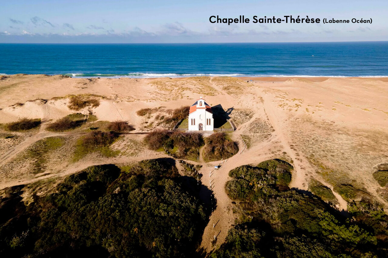 Capilla Sainte-Th�r�se en las dunas de Labenne Oc�an, lugar para visitar.