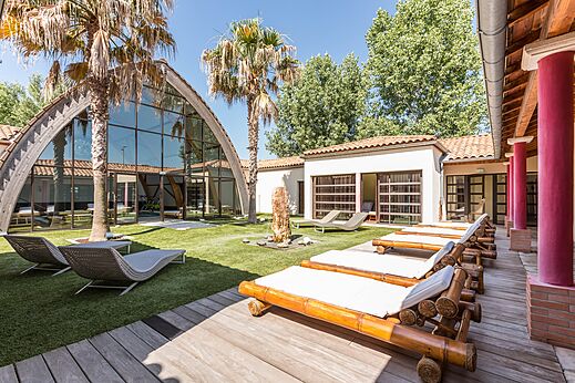 Spa, tumbonas en el camping CAPFUN Mer et Soleil en Cap d'Agde (34).