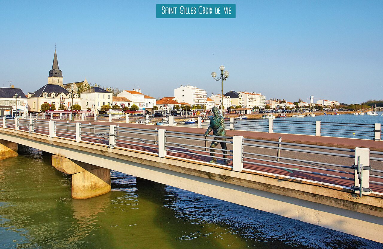 Puente, estatua y puerto de Saint Gilles Croix de Vie, Vend�e.