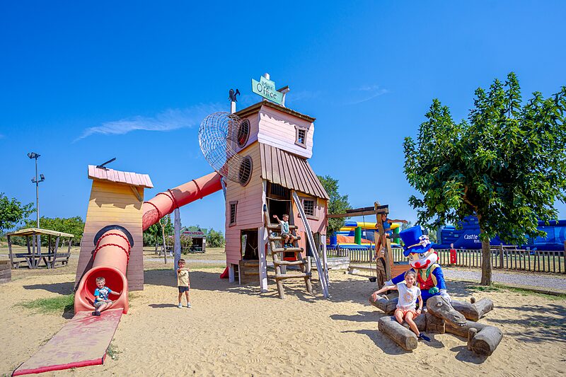 Juego Carabouille - Juegos, tobog�n y mascota en el camping CAPFUN Mille P�pites en Carnon.