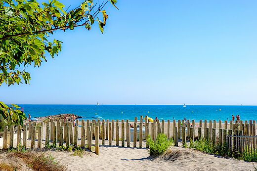Playa de arena fina y mar Mediterr�neo en el camping CAPFUN Mille P�pites en Carnon (34).