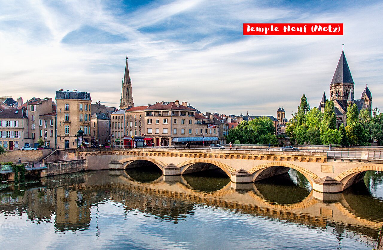 Templo Nuevo de Metz y puente sobre el Mosela, lugar para visitar.