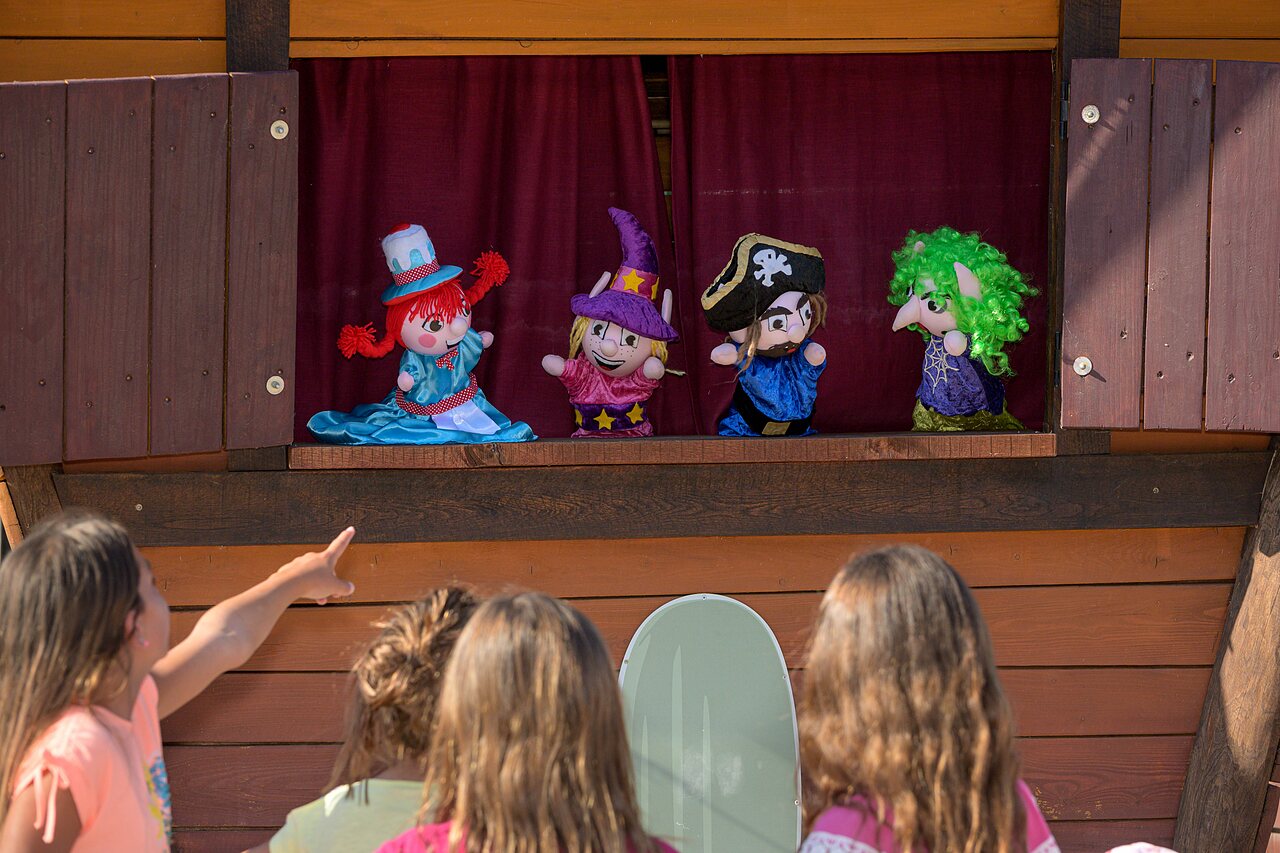 Espect�culo de marionetas para ni�os en el camping CAPFUN Mirabelle en VOLSTROFF (57).