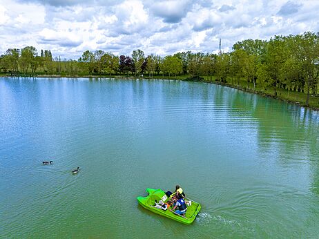 Actividad de hidropedal en el lago del camping CAPFUN Mirabelle en VOLSTROFF (57).