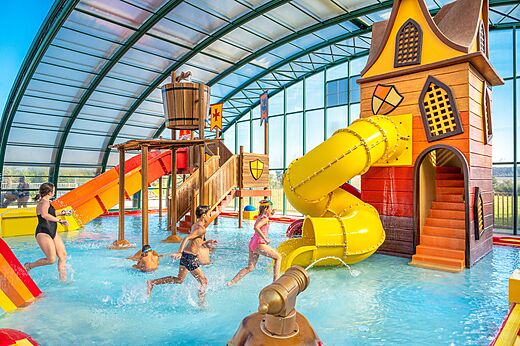 Piscina cubierta, juegos acu�ticos y toboganes CAPFUN Mirabelle en VOLSTROFF (57).