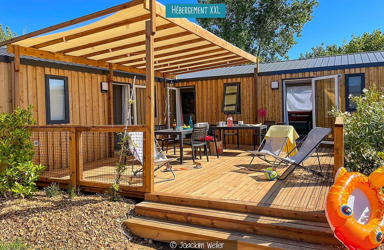 Casa m�vil XXL, terraza sombreada, mobiliario exterior en el camping VAGUES OCEANES Monte Cristo.