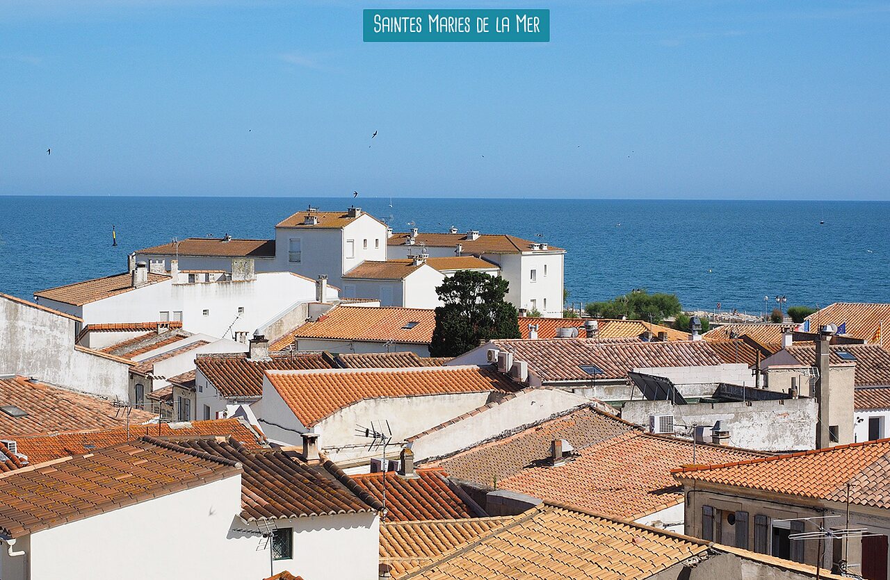 Pueblo costero de Saintes Maries de la Mer, destino a descubrir cerca del camping.