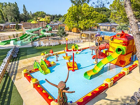 Parque acuático con toboganes gigantes y piscina infantil en camping VAGUES OCEANES Monte Cristo (30).
