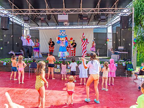 Espectáculo de animación infantil en el camping CAPFUN Montblanc Park en Montblanc.