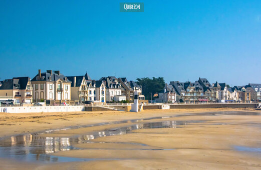 Playa y paseo marítimo de Quiberon, una ciudad para visitar en Bretaña.