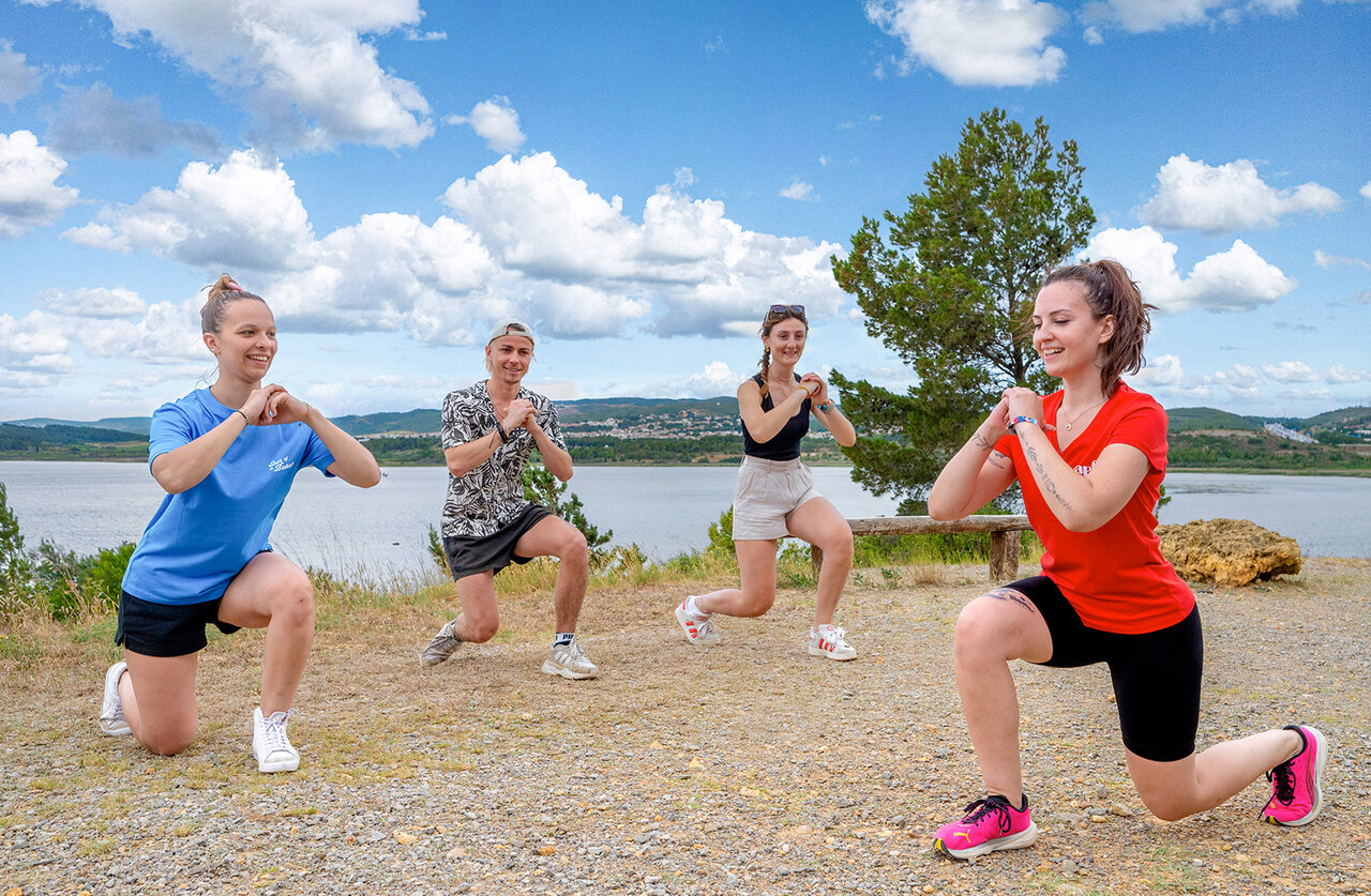 Sesi�n de fitness al aire libre para un grupo en el camping CAPFUN La Nautique (11).