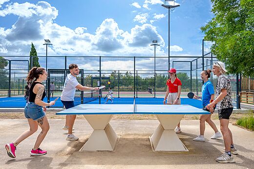 Actividades deportivas: ping-pong y p�del en el camping CAPFUN La Nautique en Narbonne (11).