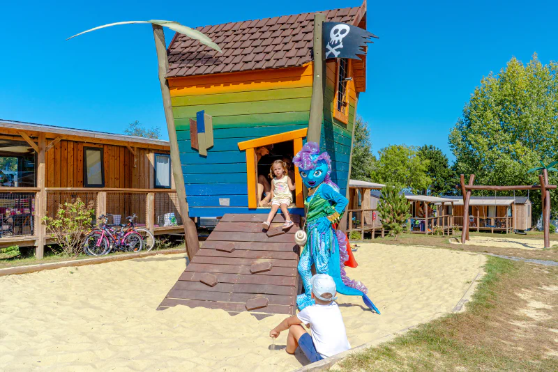Zona de juegos pirata, ni�o y mascota, Mobil-homes en el camping VAGUES OCEANES Odyss�e (14).