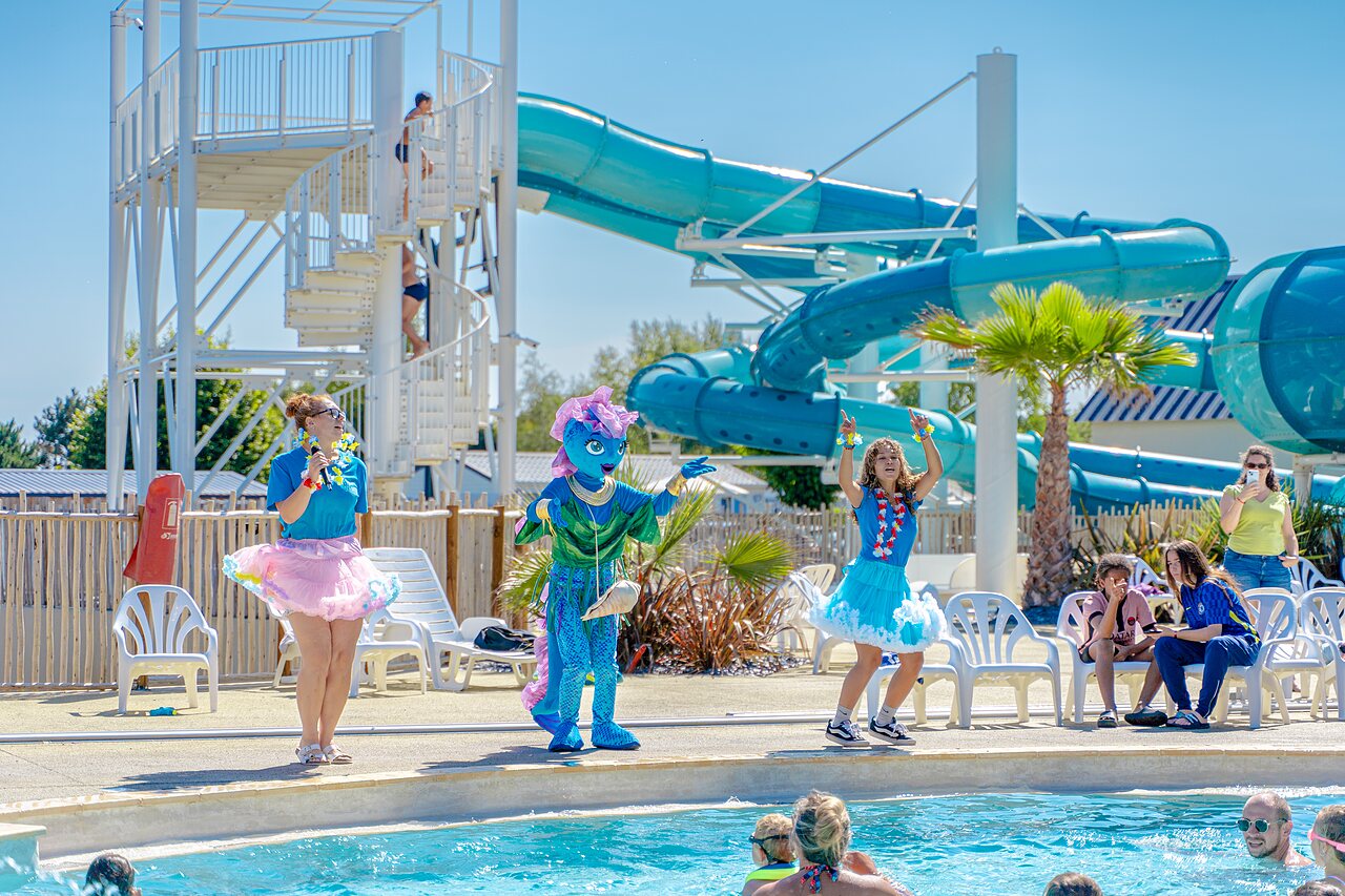 Animaci�n, toboganes y piscina en el camping VAGUES OCEANES Odyss�e, Villers sur mer (14).