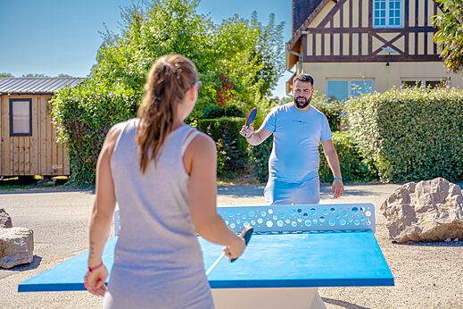 Tenis de mesa al aire libre en el camping VAGUES OCEANES Odyssée en Villers sur mer (14).