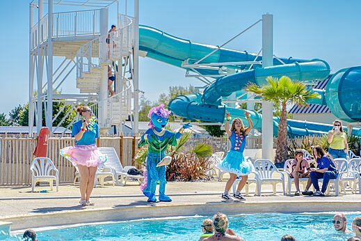 Animación, toboganes y piscina en el camping VAGUES OCEANES Odyssée, Villers sur mer (14).