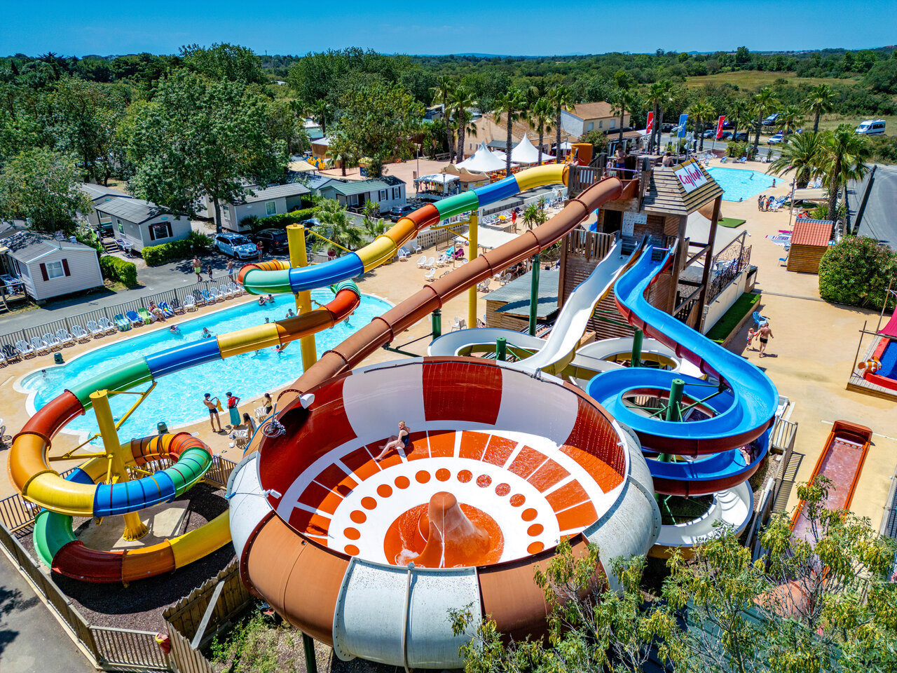 Parque acu�tico, toboganes gigantes y piscina en camping CAPFUN Ondines Vias Plage (34).
