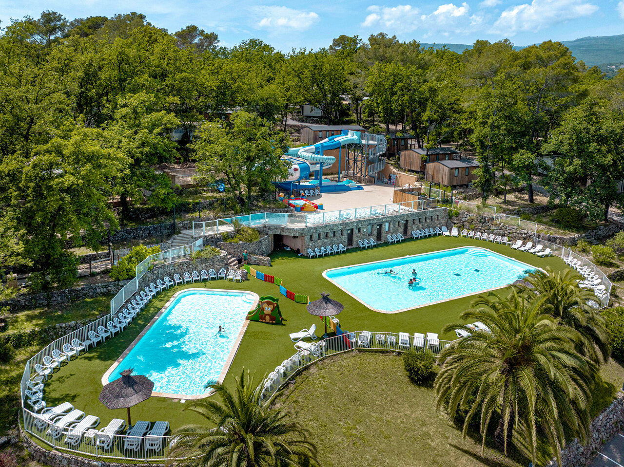 Piscinas exteriores, toboganes gigantes en el camping CLICOCHIC Or�e d'Azur en OPIO (06).