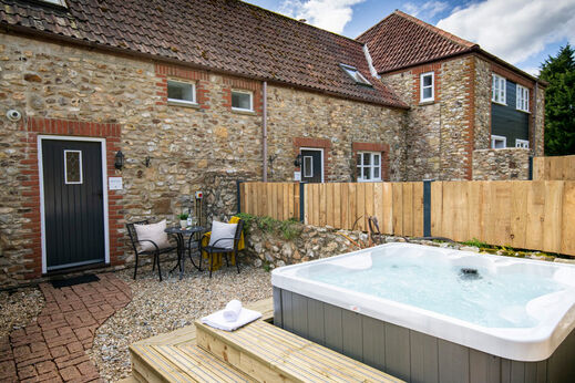 Jacuzzi exterior privado, alojamiento CAPFUN UK Otter Falls en Upottery Nr Honiton.