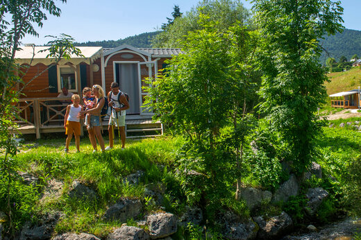 Casa móvil familiar con terraza en camping CAPFUN Oursière, Villard de Lans (38).