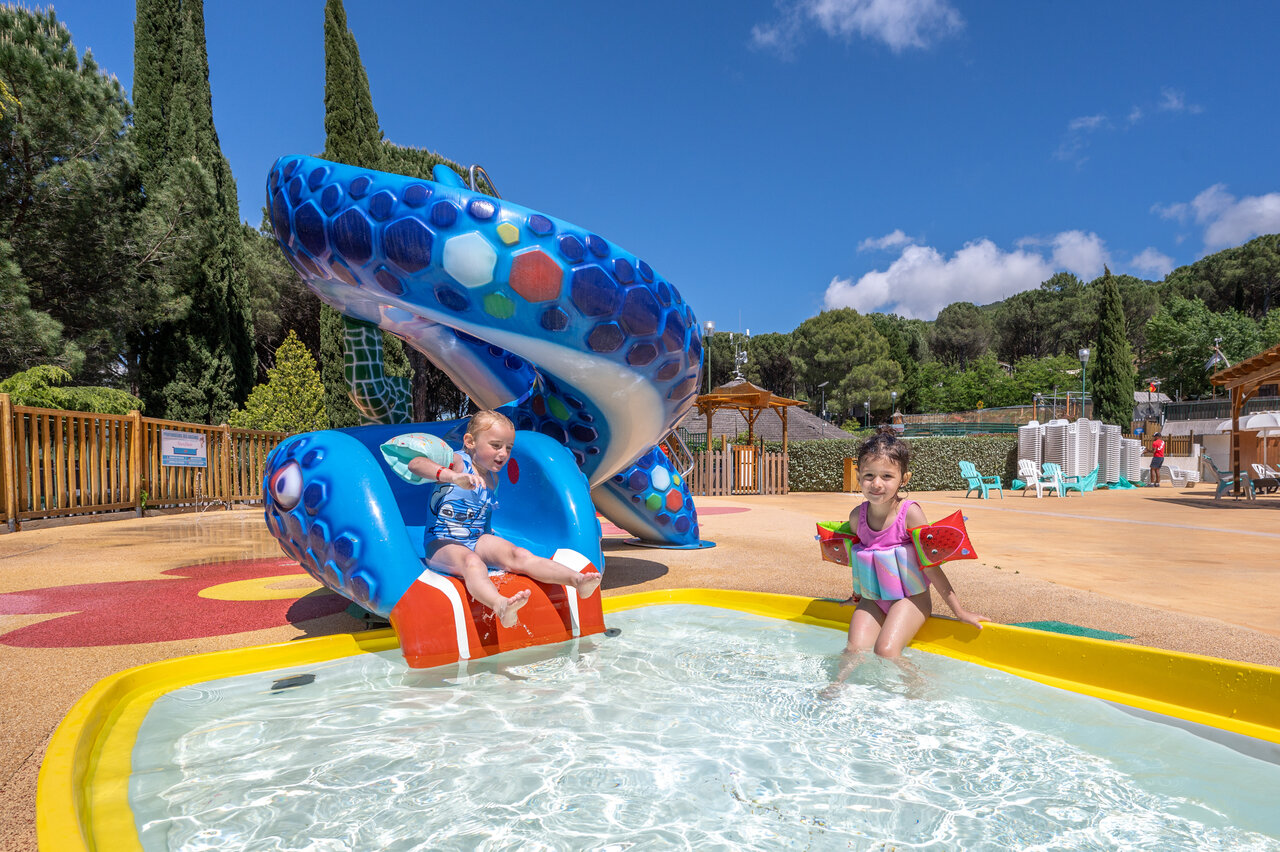 Tobog�n acu�tico y piscina infantil, CAPFUN Pachacaid, La Mole (83).