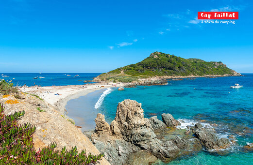 Playa de arena fina y aguas turquesas de Cap Taillat, cerca de La Mole.