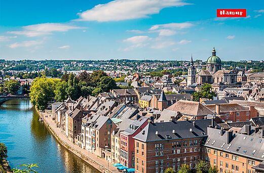 Vista panorámica de la ciudad de Namur y el río Mosa en Bélgica.