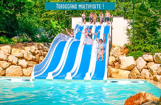 Toboganes acuáticos multipista y piscina en el camping VAGUES OCEANES Paille Basse.