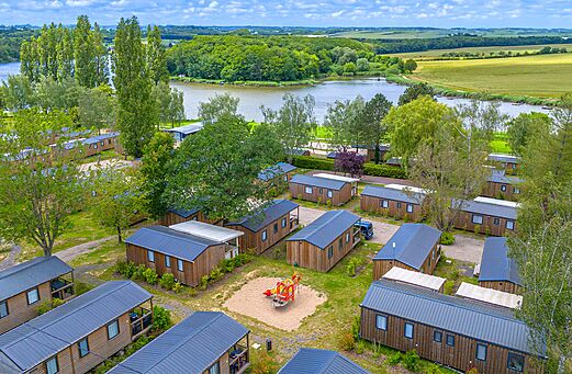 Casas m�viles, lago en el camping CAPFUN Palais de Gaufrette en R�mering les Puttelange.