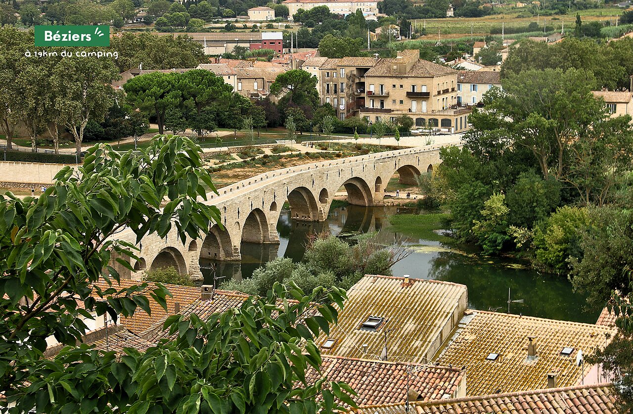 Puente Viejo de B�ziers, monumento hist�rico para visitar cerca del camping.