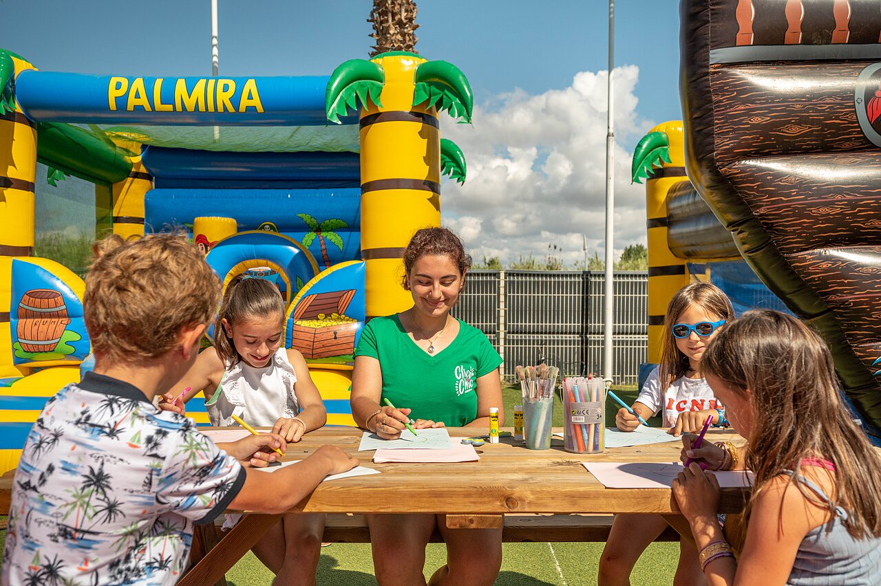 Animaci�n infantil y juegos inflables en camping CLICOCHIC Palmira Beach Vendres-Plage (34).