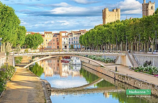 Canal de la Robine, puente y edificios históricos en Narbona, lugar a visitar.