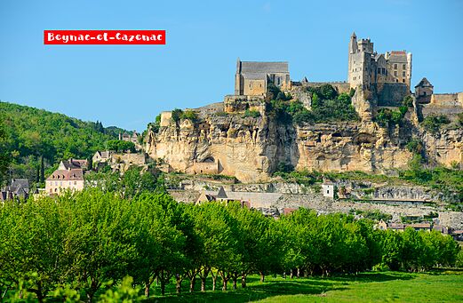 Pueblo medieval de Beynac-et-Cazenac y su castillo fortificado en Dordoña.