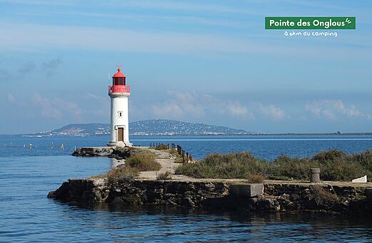 Faro de la Pointe des Onglous, lugar tur�stico cerca de Marseillan-Plage (34).
