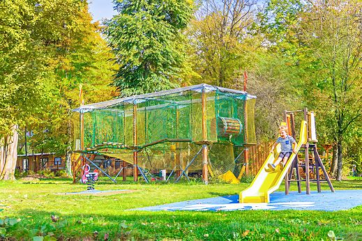 Tobog�n, estructura de red, juegos en camping CAPFUN Parc de Paris (77).