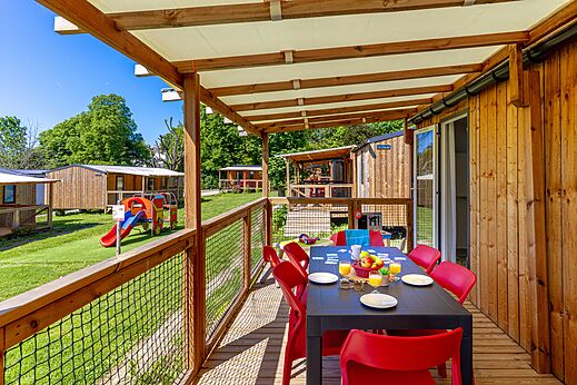 Terraza Mobil-home equipada en el camping CAPFUN Parc de Paris (77).