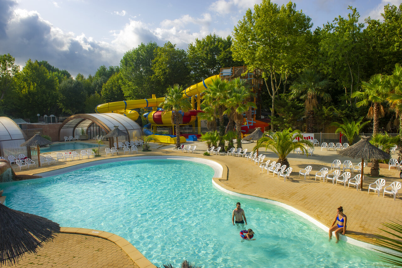 Piscina exterior, toboganes acu�ticos en camping CAPFUN Paris Roussillon ARGELES SUR MER (66).