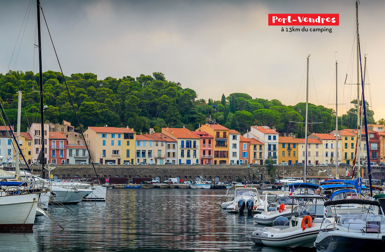 Puerto deportivo colorido en Port-Vendres, lugar para visitar cerca del camping.
