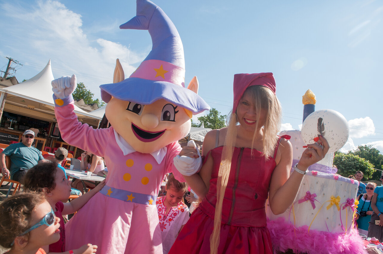 Animaci�n infantil, mascota en camping CAPFUN Paris Roussillon en ARGELES SUR MER.