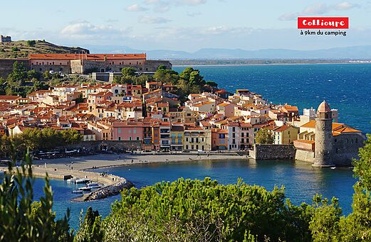 Encantador pueblo de Collioure, su puerto, playa y su iglesia emblem�tica.