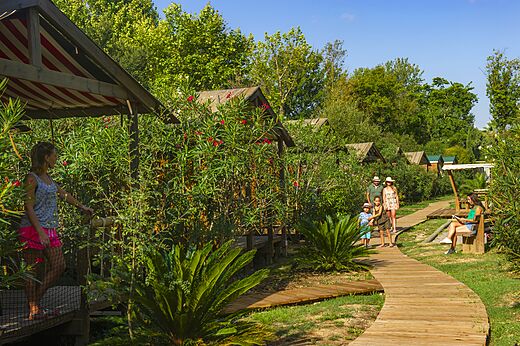 Alojamientos de madera en el camping CAPFUN Paris Roussillon en ARGELES SUR MER (66).