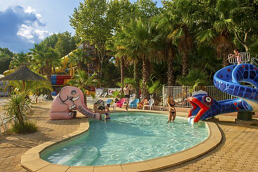 Piscina infantil, toboganes elefante y serpiente, CAPFUN Paris Roussillon, ARGELES SUR MER.
