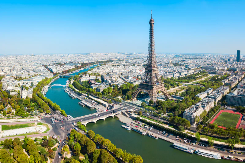 Torre Eiffel, el Sena y tejados de Par�s, lugar para visitar en �le-de-France.