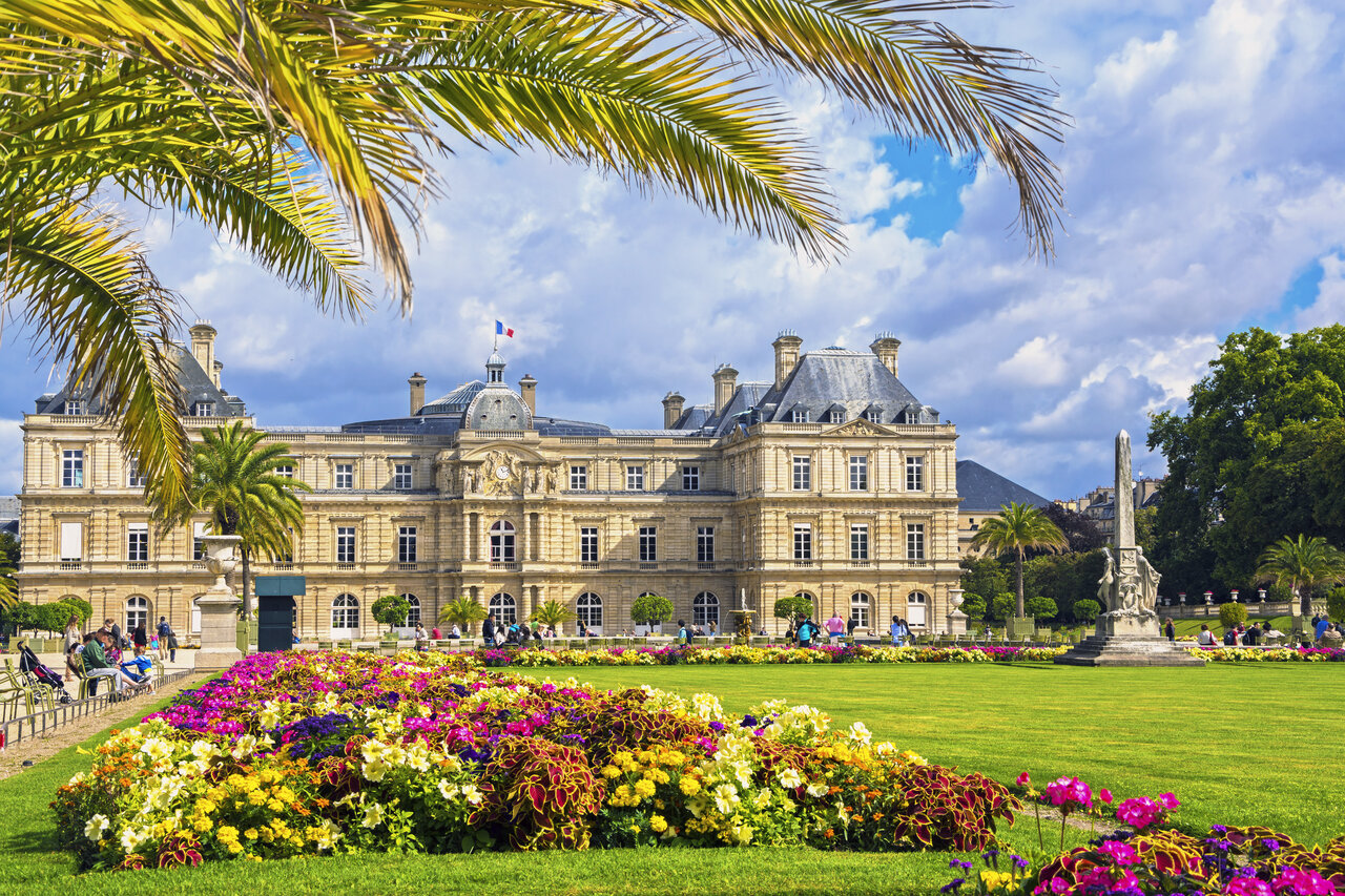 Palacio de Luxemburgo y jardines floridos, lugar para visitar en Par�s.