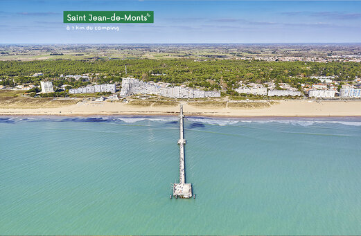 Playa de Saint Jean-de-Monts con su muelle, ciudad para visitar en Vandea.