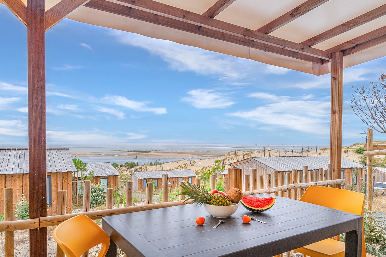 Mobil-home con terraza, vista mar y dunas, en camping CLICOCHIC Petit Nice en PYLA SUR MER (33).