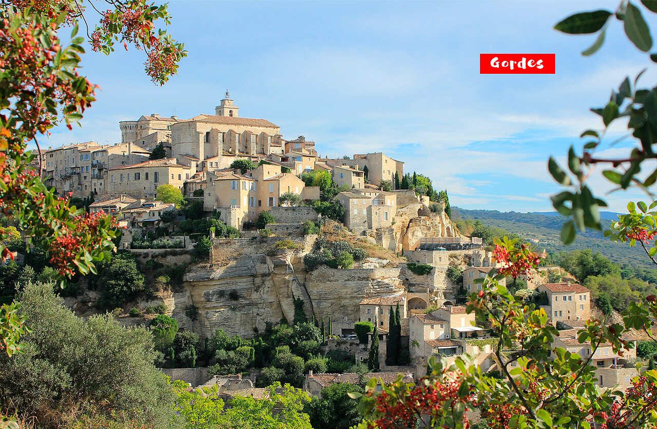 Pueblo de Gordes, joya del Luberon, para visitar cerca del camping.