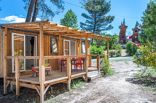 Mobil-home de madera con terraza en CAPFUN Pinèdes du Luberon, PERTUIS (84).